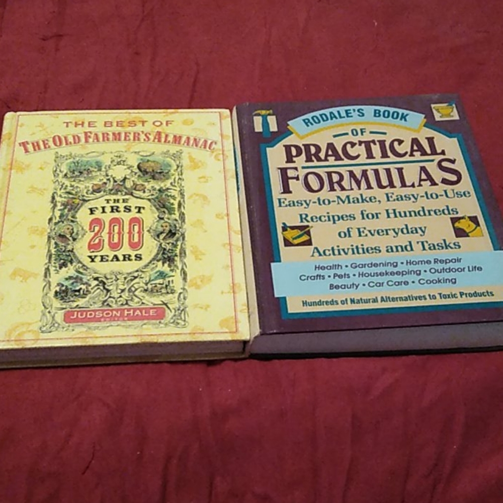 Set of 2 Books - Farmer's Almanac